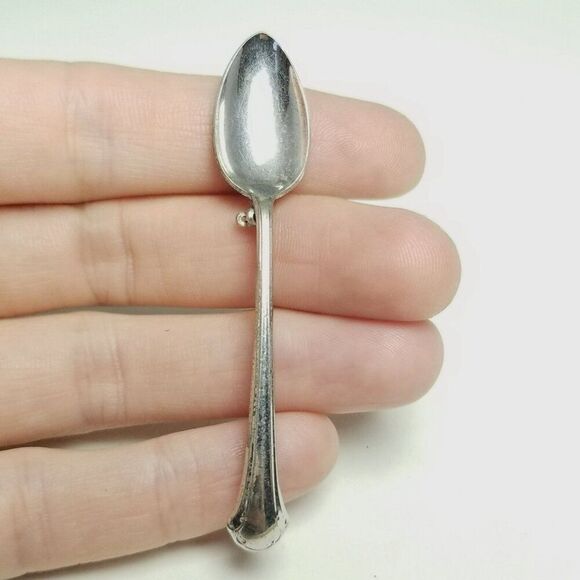 Vintage Little Teaspoon Spoon Shape Brooch Lapel Pin, Silver Tone PAT 2066962 - Picture 1 of 7